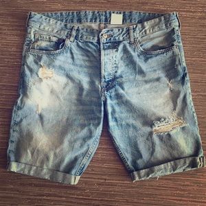 Distressed Men’s denim shorts